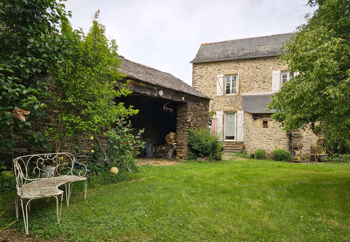 Maison à LA SALVETAT-PEYRALES