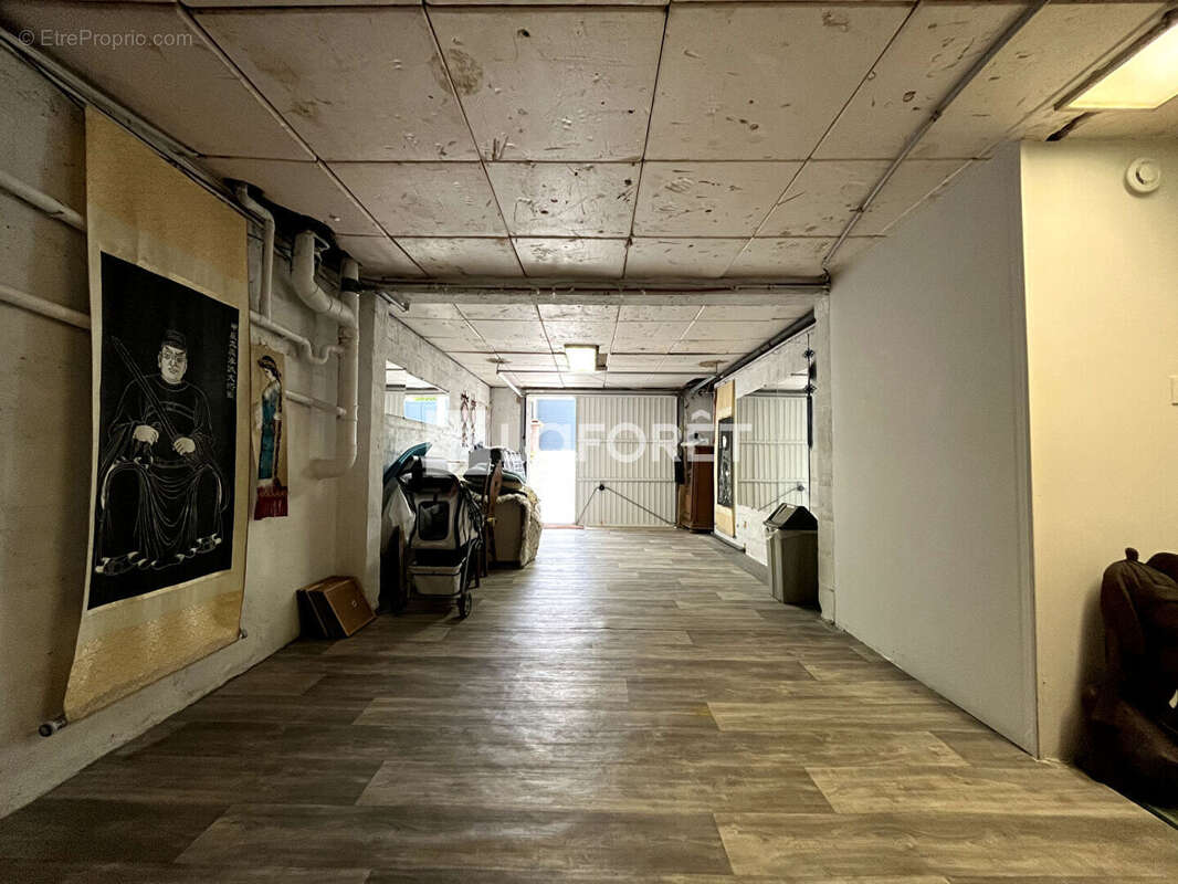 Aux portes du Vésinet, découvrez cette maison familiale offrant 5 chambres, une chambre de plain-pied et un espace indépendant. - photo 12