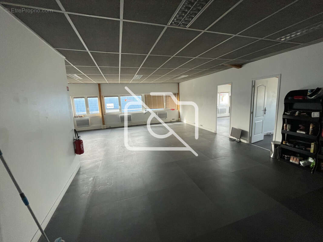 Commerce à PONTAULT-COMBAULT