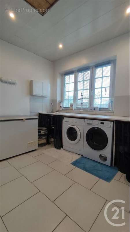 Maison à SAINT-QUENTIN-SUR-COOLE