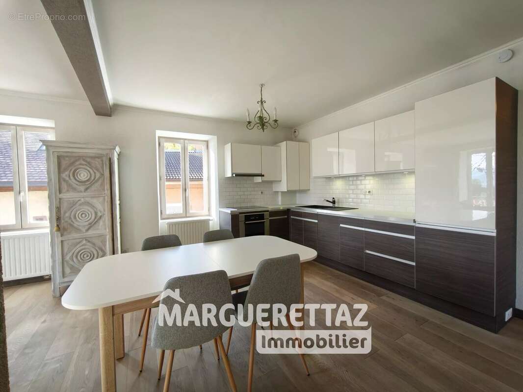 Appartement à LA ROCHE-SUR-FORON