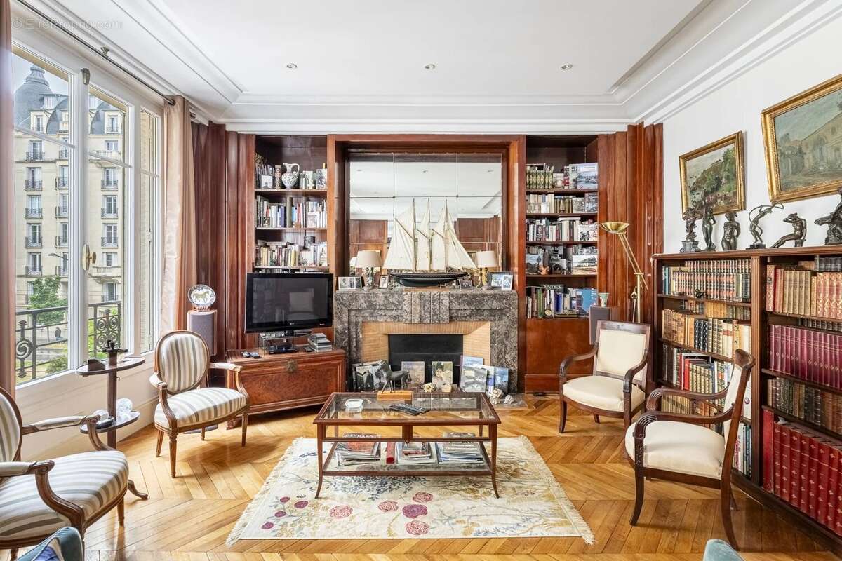 Appartement à PARIS-17E