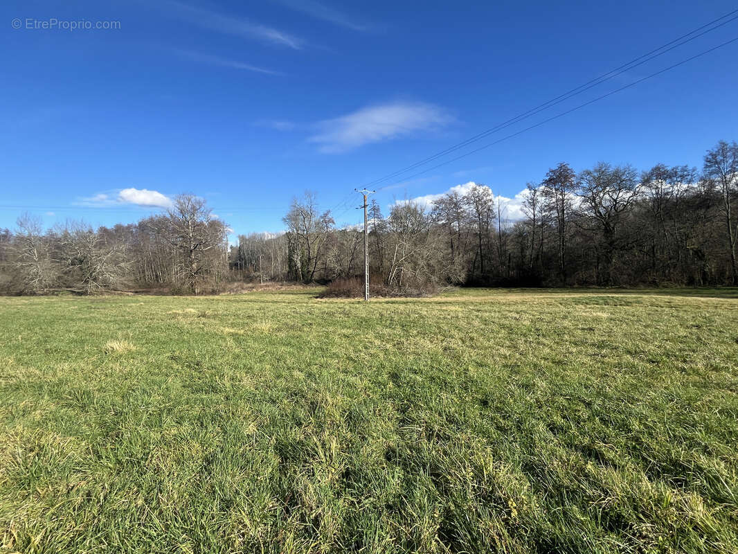 Terrain à LAVEYSSIERE