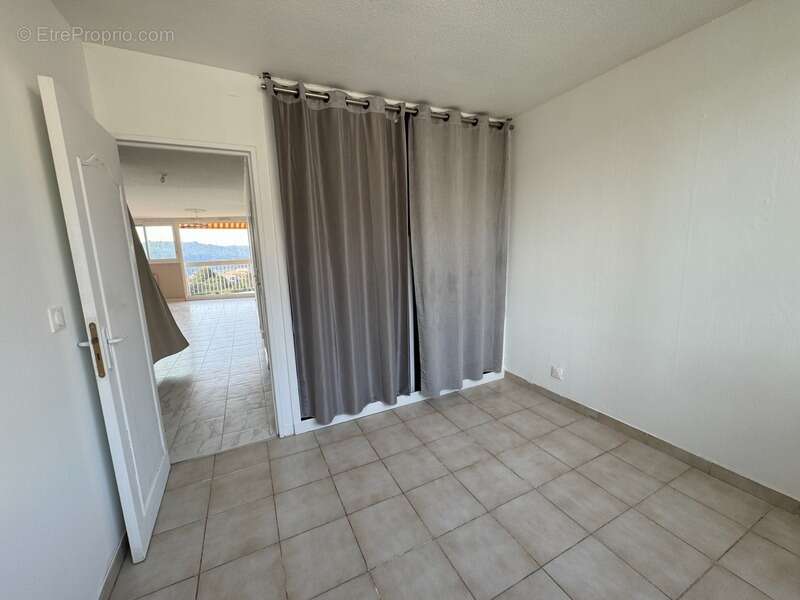 Appartement à CARROS
