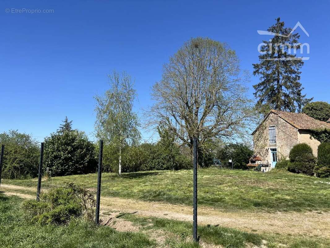 Maison à THIEL-SUR-ACOLIN