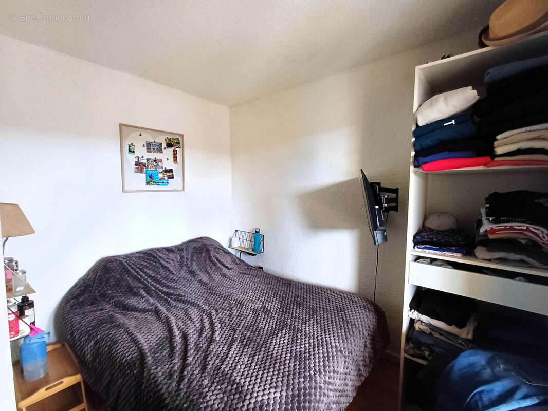 Appartement T4, vue, terrasse et parking (Chataignier), résidence fermée avec piscine et terrain de pétanque - photo 8