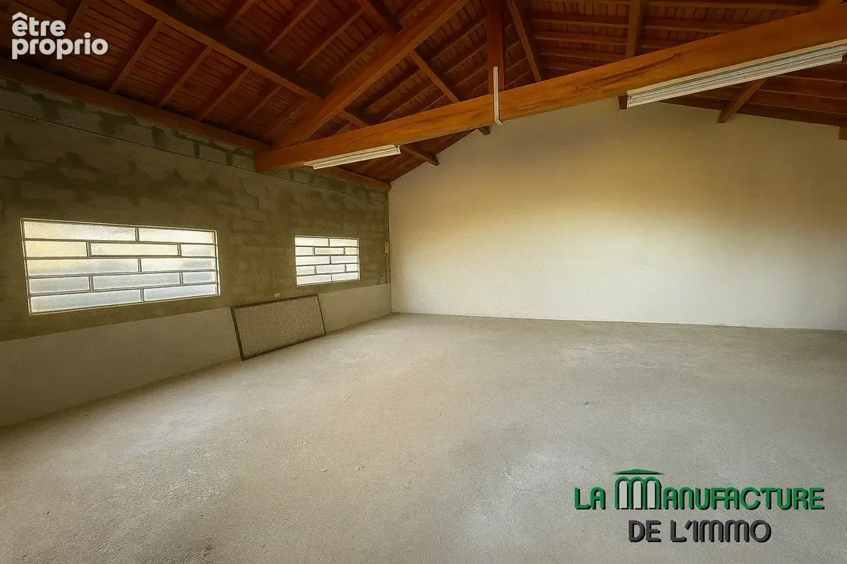 Immeuble avec hangard et garages secteur terrenoire proche des acces autoroutier - photo 14