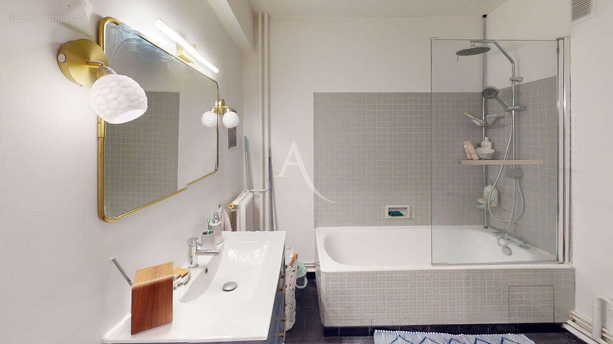 Appartement à CHARENTON-LE-PONT