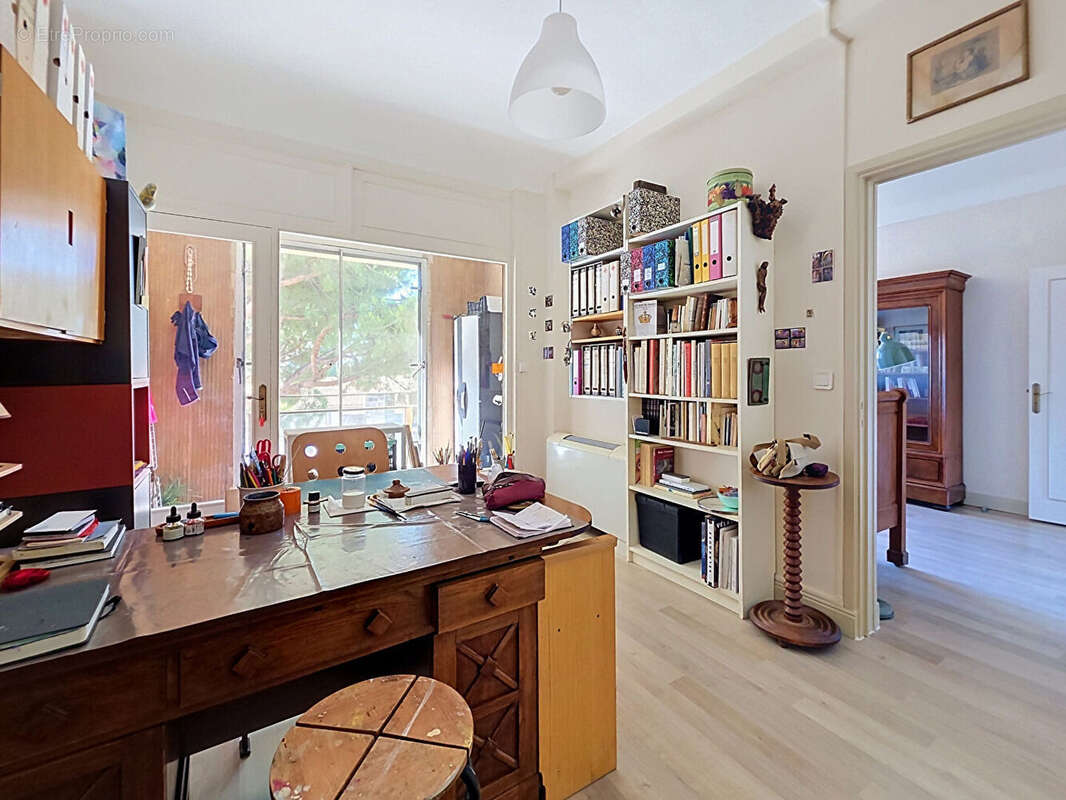 Appartement AVIGNON INTRA-MUROS  T5 -130 m2 -- Avec Ascenseur  / garage / cave - photo 8
