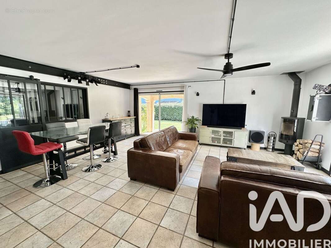 Maison 146 m² à Saumos  - photo 4