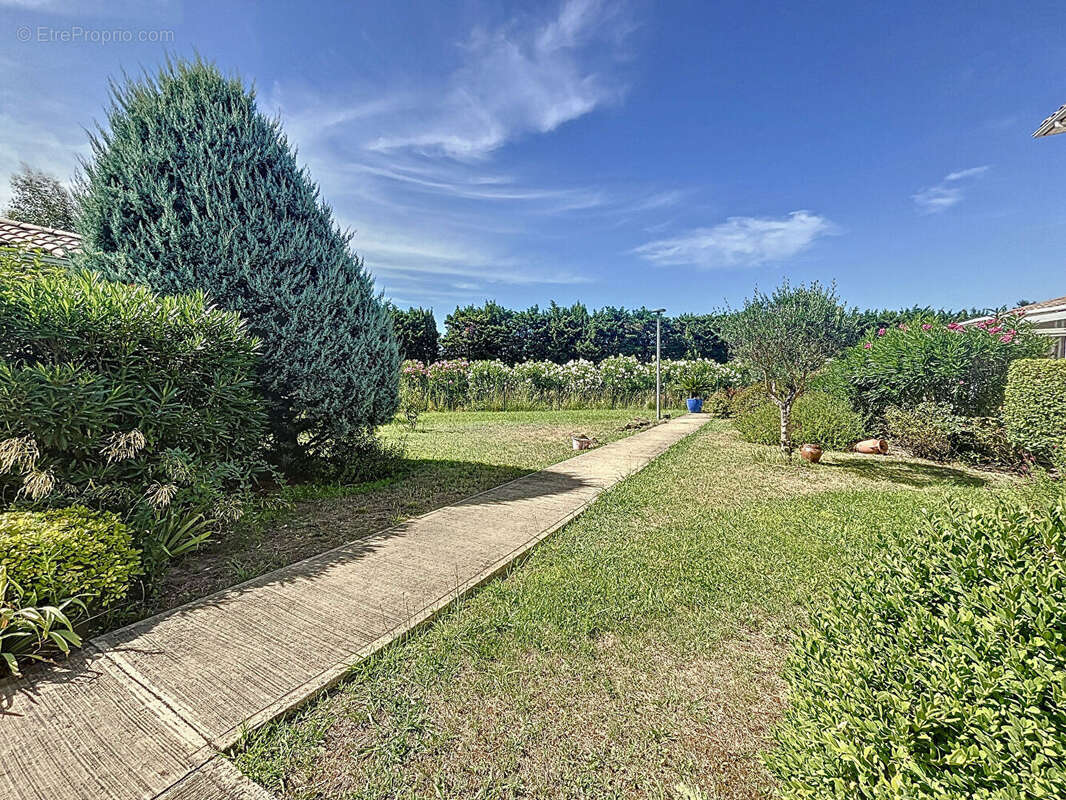 Maison à JONQUIERES-SAINT-VINCENT