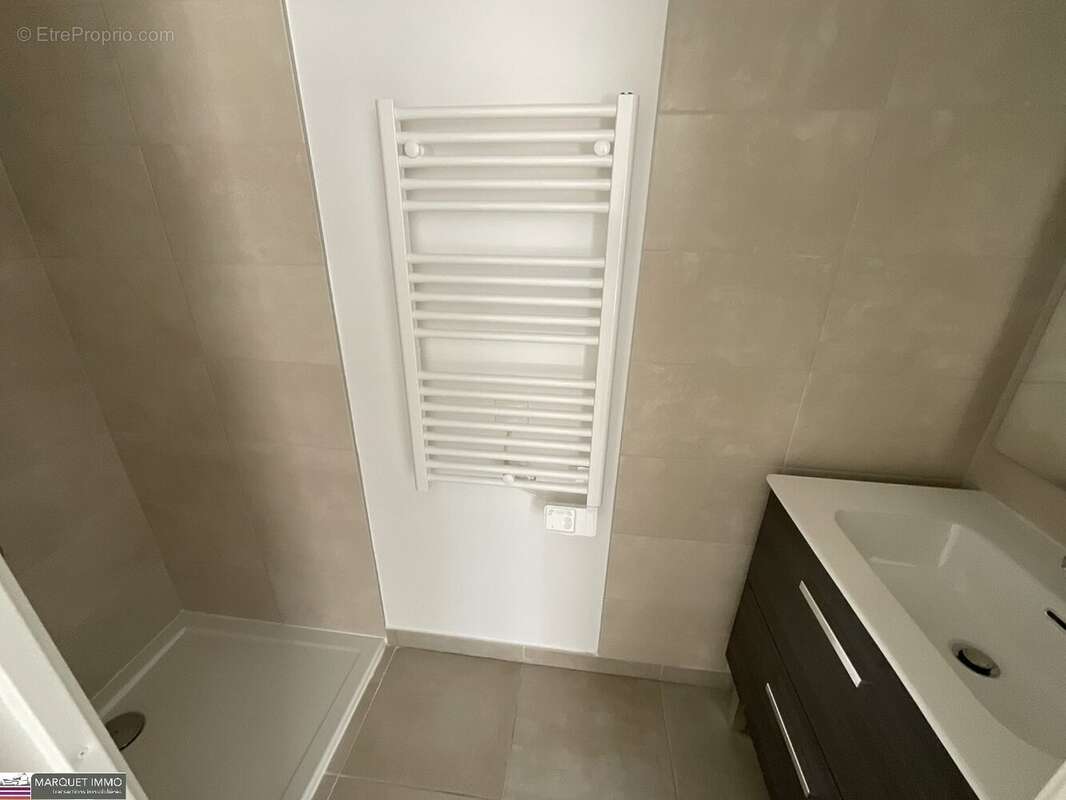 APT T4 offrant 86 m² avec terrasse 13 m² et 12 m² et parking au 3° étage avec ascenseur... - photo 4