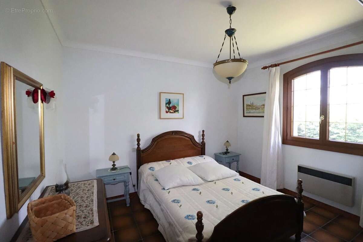 Maison à SAINT-CYR-SUR-MER