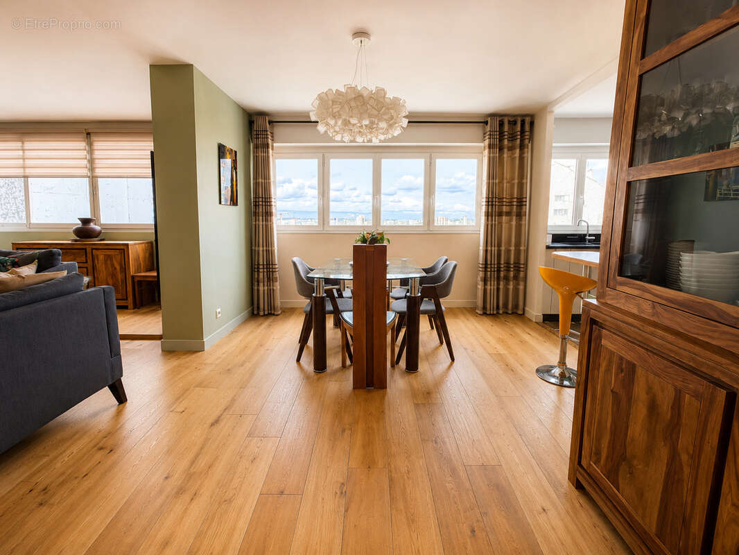 Appartement à COURBEVOIE