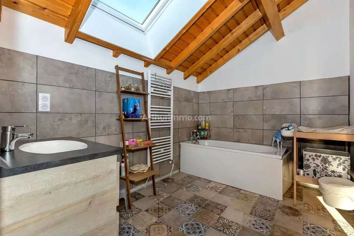 Maison à CHAMPAGNE-EN-VALROMEY