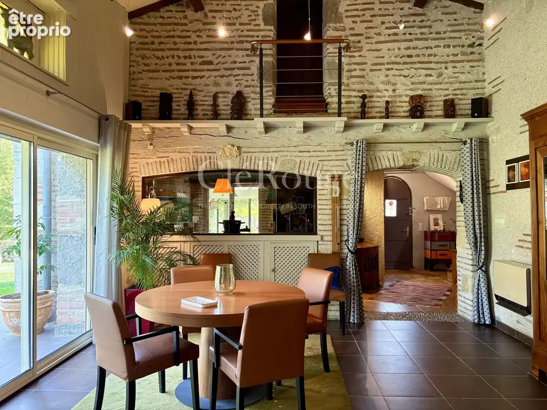 Élégante propriété de caractère avec appartement indépendant, piscine et vues dégagées - photo 6