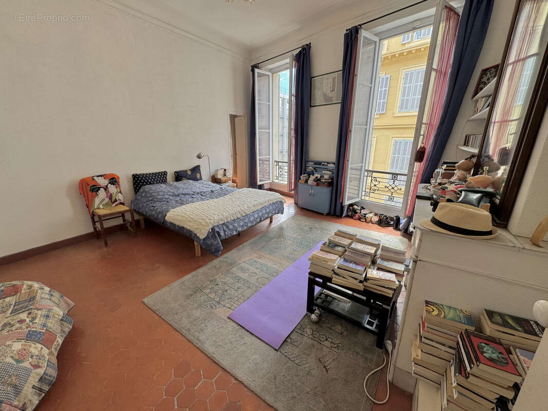 Appartement à MARSEILLE-1E