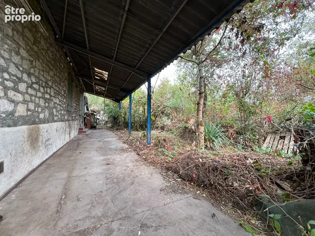 Maison, terrain + 6 garages - Ensemble immobilier en pierre - Potentiel exceptionnel et multiples projets - photo 6