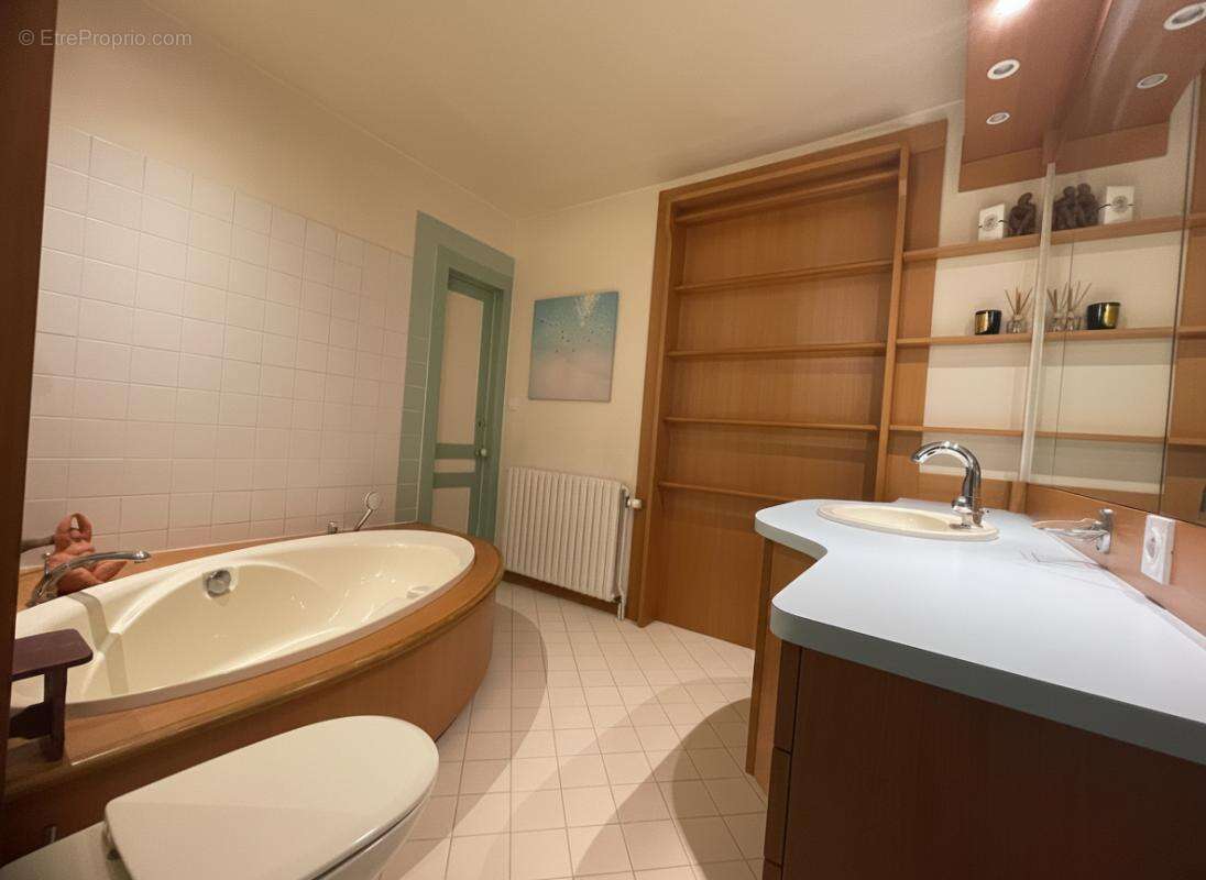 Appartement à SALINS-LES-BAINS