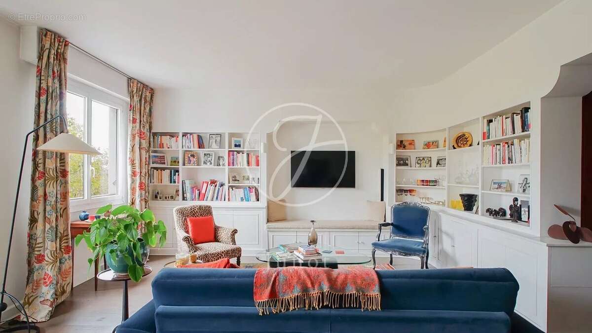 Appartement à PARIS-16E