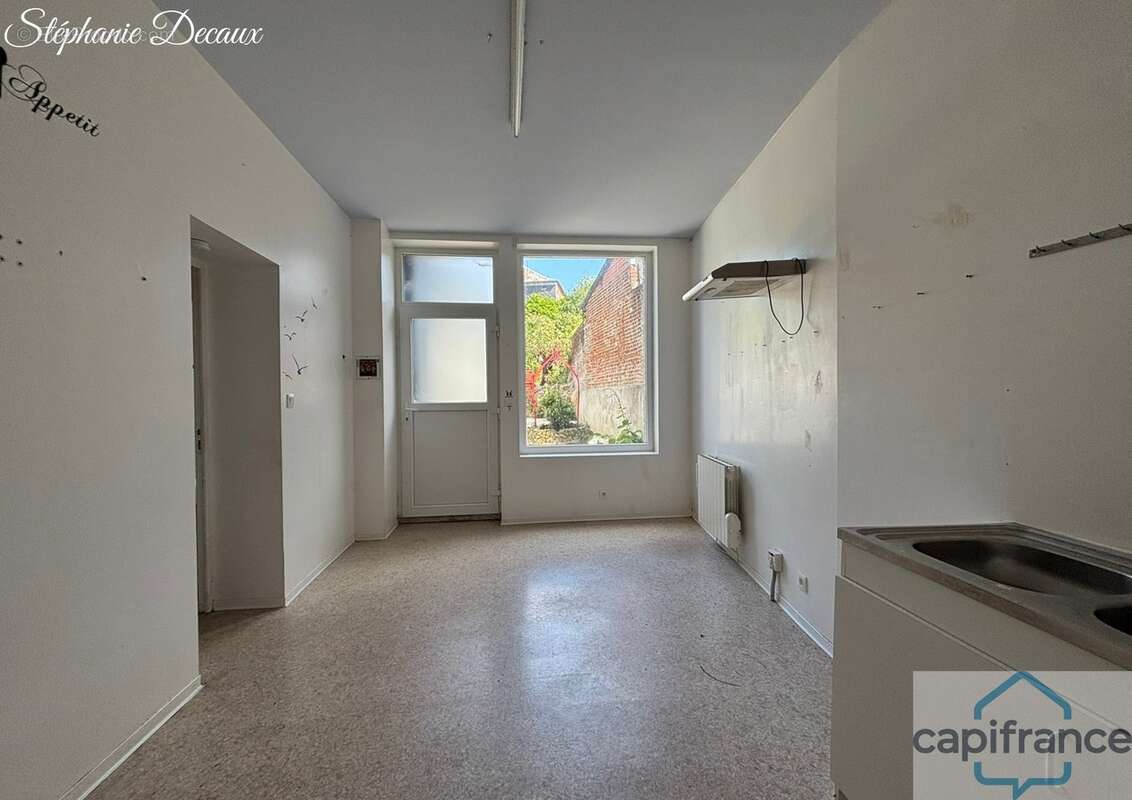 A VENDRE : Immeuble de caractère en plein cœur de Wignehies (59) – Place à votre imagination! - photo 4