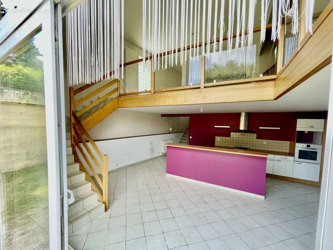 Maison à FROIDMONT-COHARTILLE