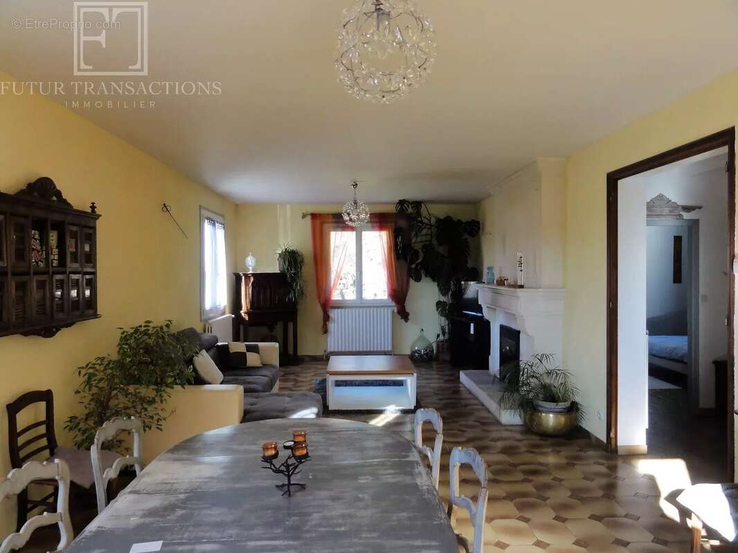 Maison à CHAMPAGNAC-DE-BELAIR