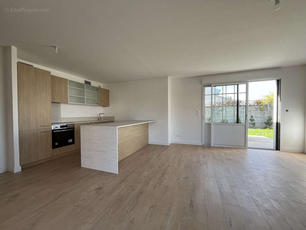 Maison à VILLENAVE-D'ORNON