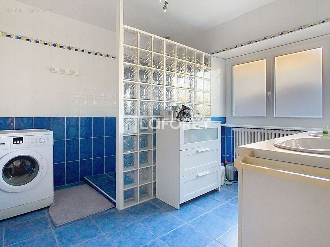 Maison à SAINT-ETIENNE-DU-GUE-DE-L&#039;ISLE