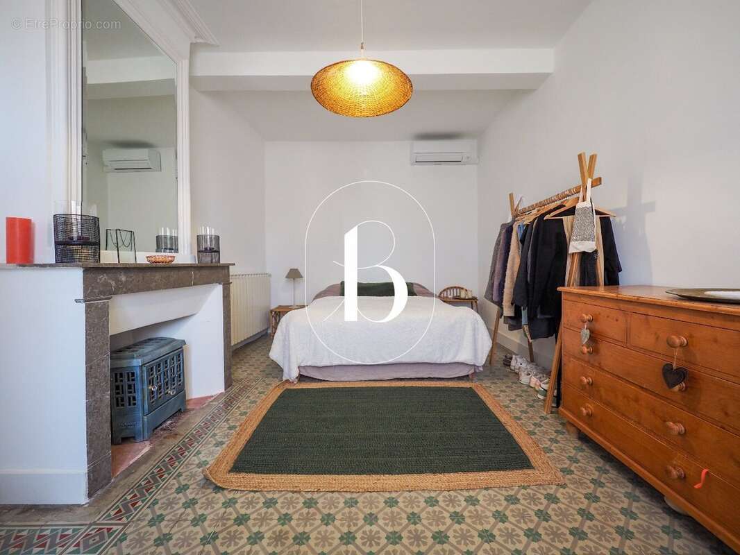 Maison à LAUDUN-L'ARDOISE