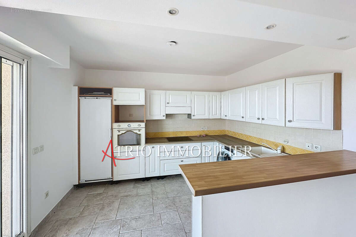 Appartement à SAINT-LAURENT-DU-VAR