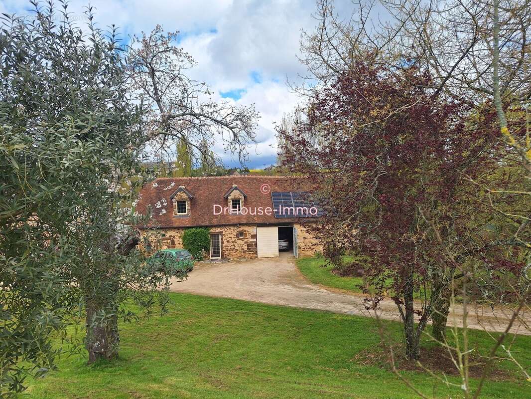 Maison 350 m² à Domfront-En-Champagne  - photo 10
