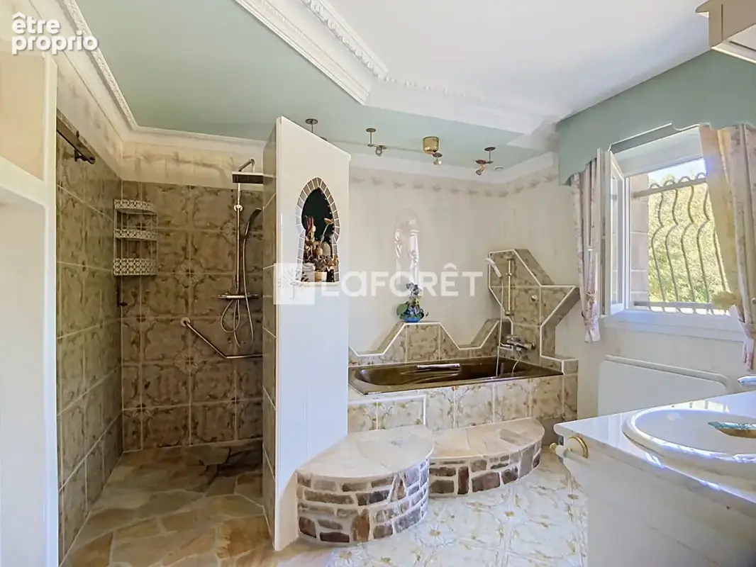 Maison Lassy  - 2 grands séjours - 5 chambres - 200 m2 - photo 12
