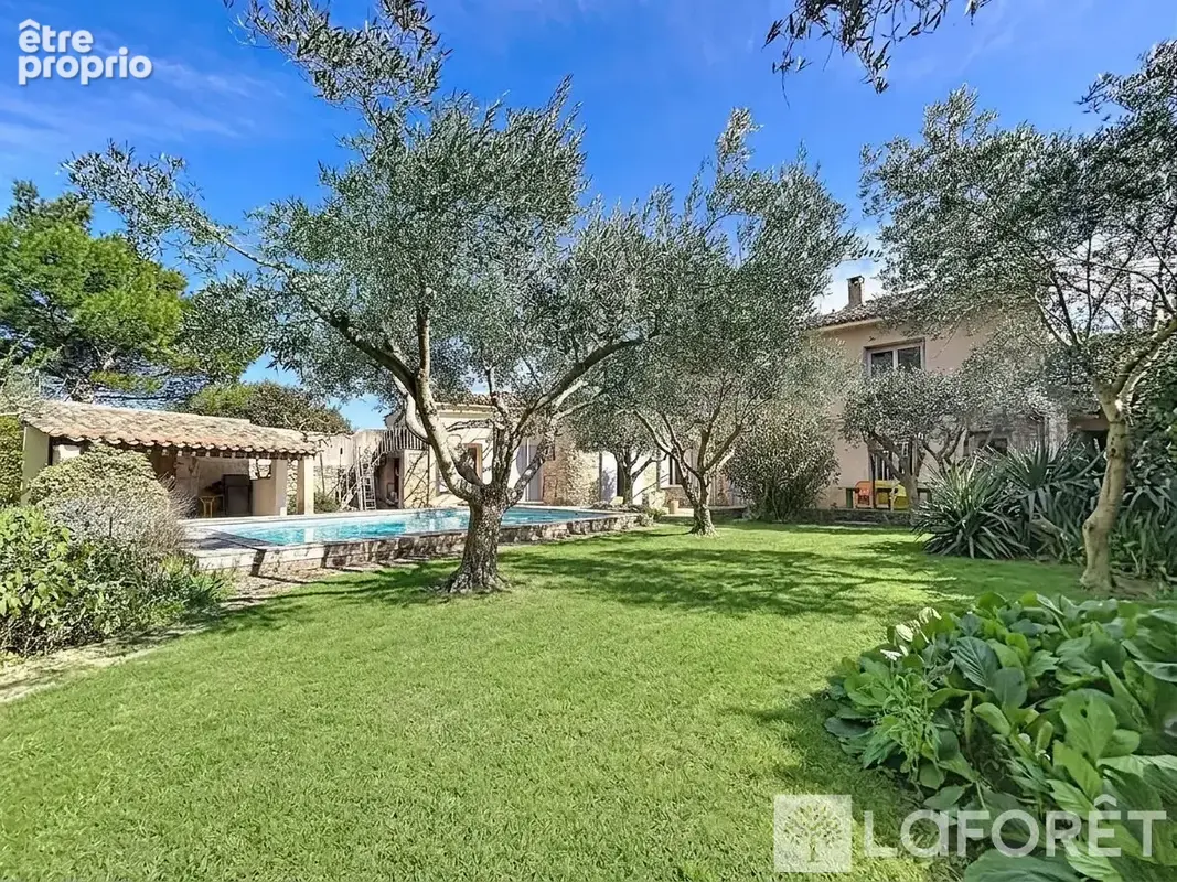 Maison 7 pièces 168 m² · à Uchaux · 168 m² · 398 000 €