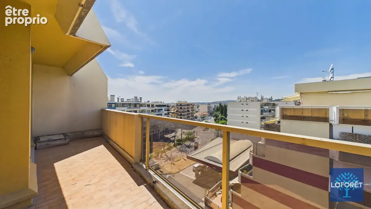 Cagnes-Sur-Mer - Cros de Cagnes - Studio  en dernier étage avec terrasse - photo 3
