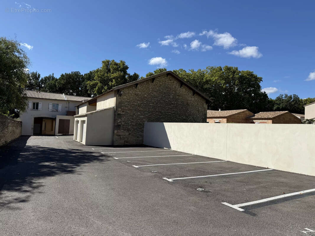 Appartement à JONQUIERES-SAINT-VINCENT