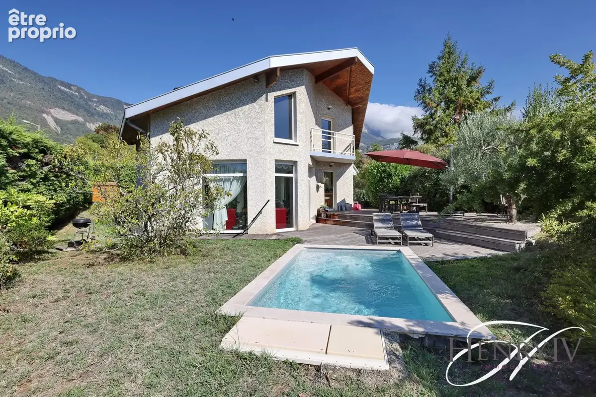 Maison 6 pièces 182 m² à vendre à Saint-Nazaire-Les-Eymes (38330) - photo 1