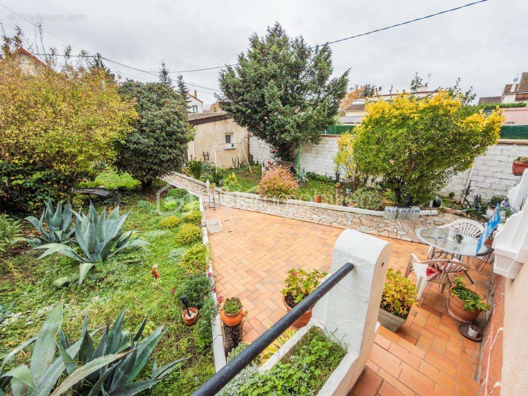 Villeneuve-Saint-Georges - Maison familiale avec Studio indépendant et Jardin ! - photo 2