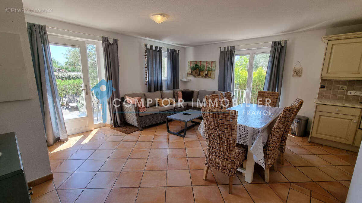 VAR (83) - À VENDRE - VIDAUBAN - Villa 3 chambres dans un domaine hôtelier sécurisé - photo 3