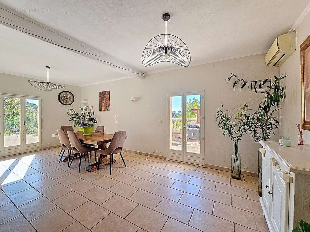 Maison à SAINT-LAURENT-DU-VAR