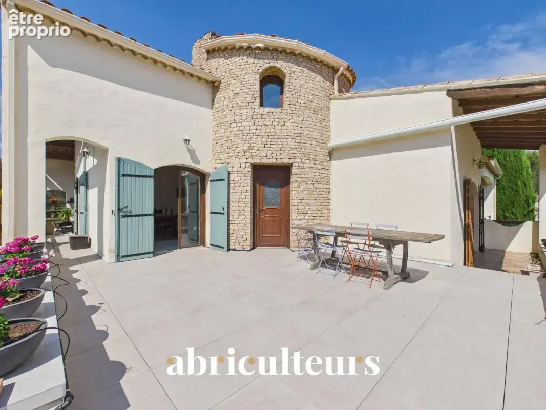 Propriété de 308 m² sur 1 hectare — 8 pièces — Lambesc (13410) - photo 3