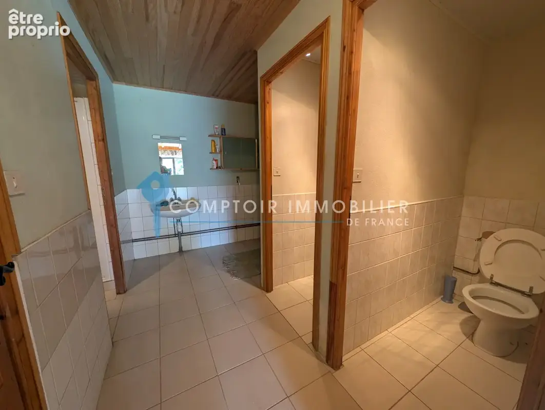 Dépt. 07 - A VENDRE à USCLADES-ET-RIEUTORD - Grande Ferme rénovée de 250 m2 environ - Parcelles 3.466 m2 - photo 17