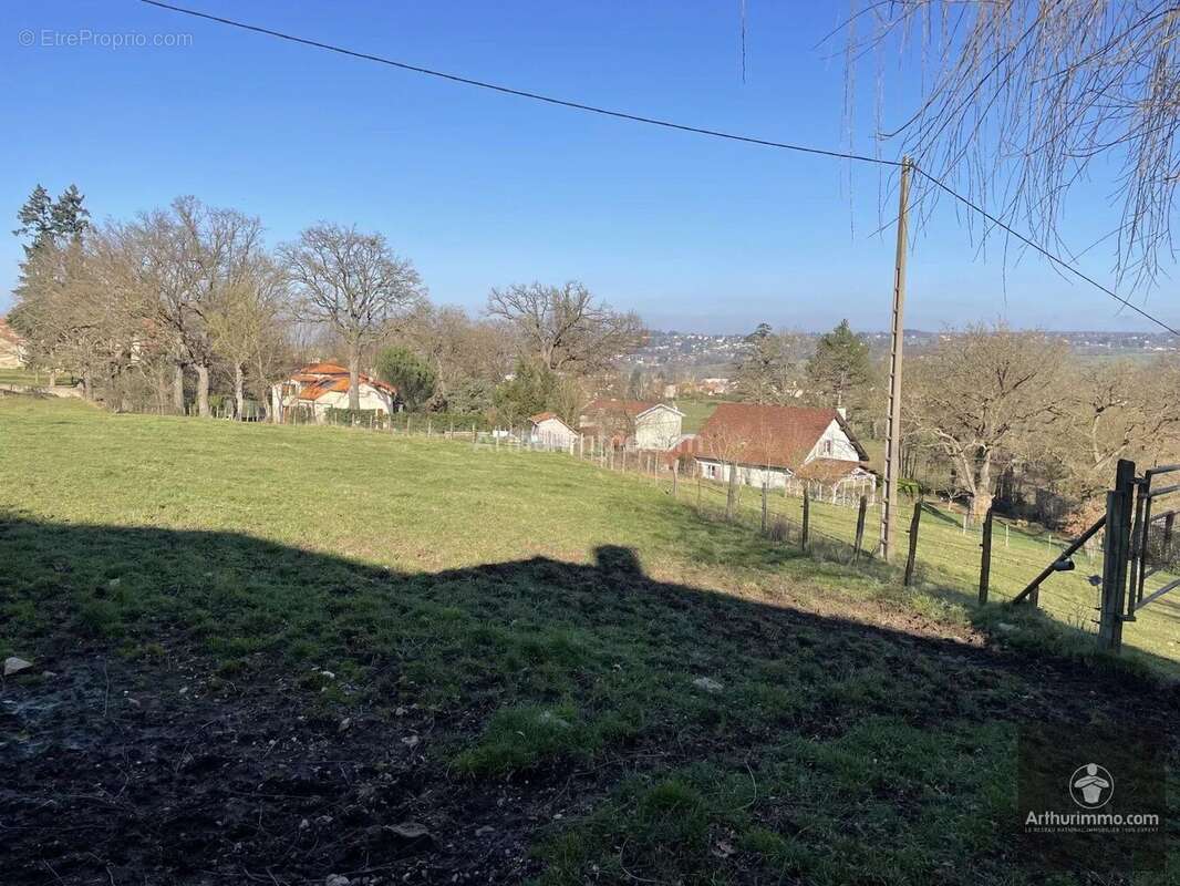 Commerce à LE COTEAU