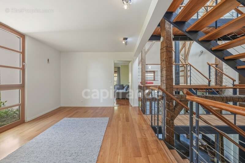 Maison à SAINT-GENIS-POUILLY