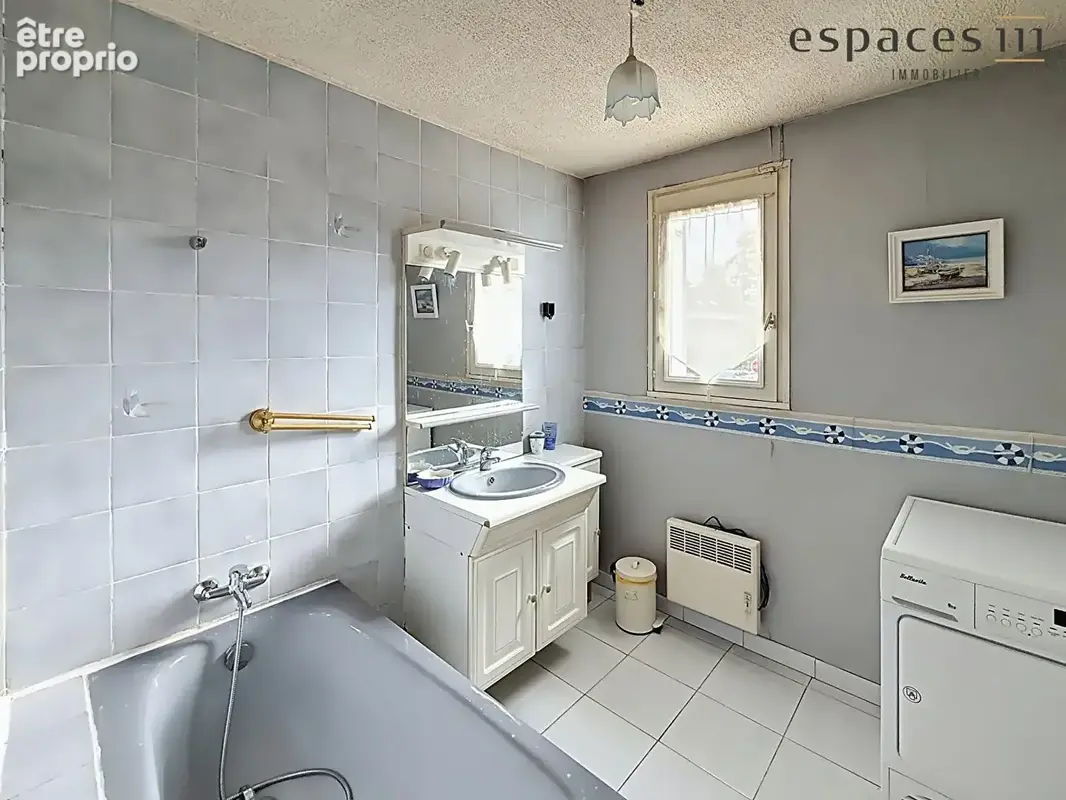 Maison au village avec beau potentiel - photo 9