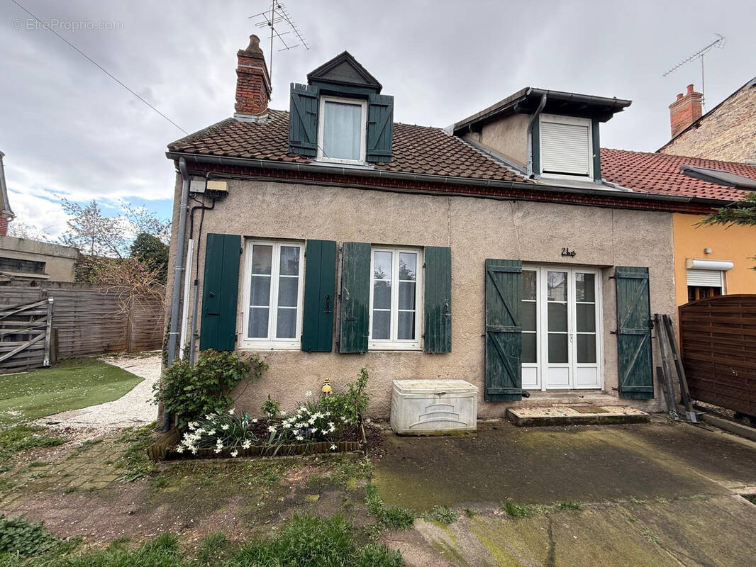 Maison à YZEURE