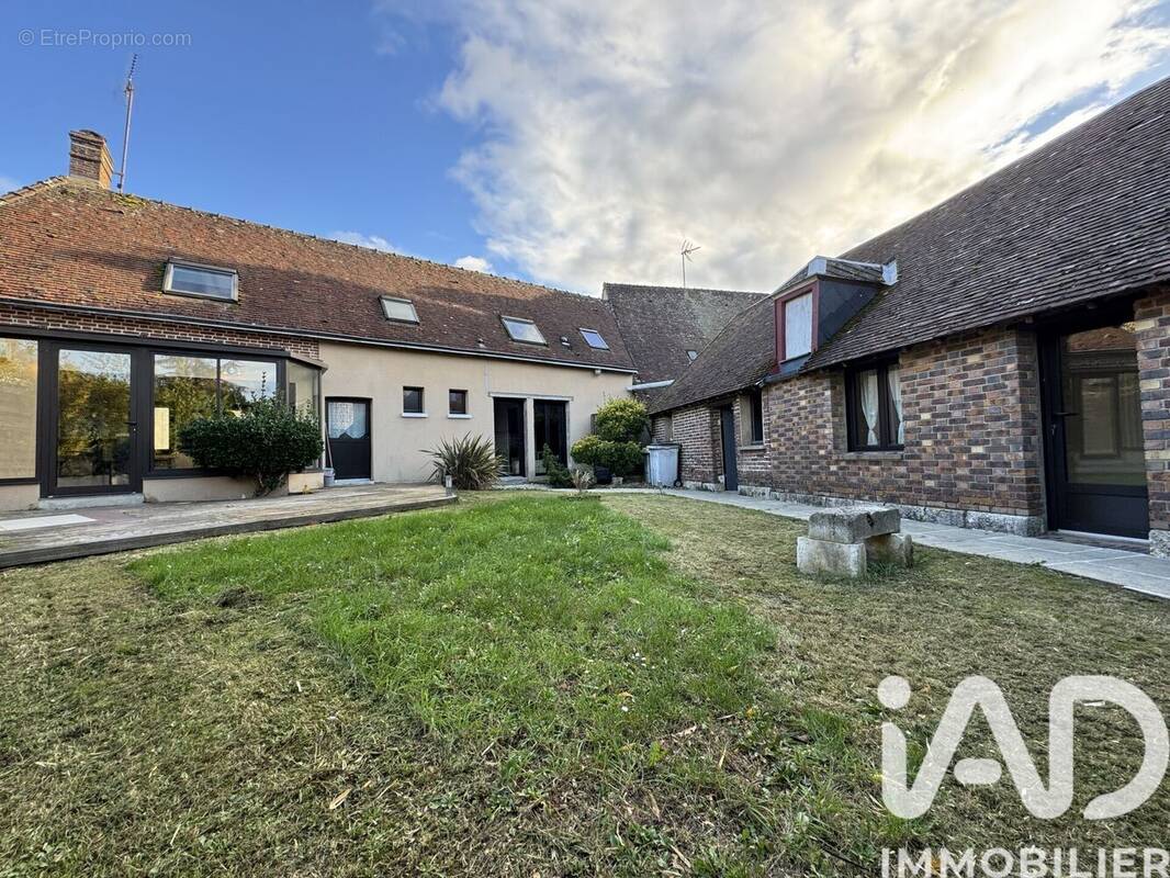 Photo 1 - Maison à ALLUYES