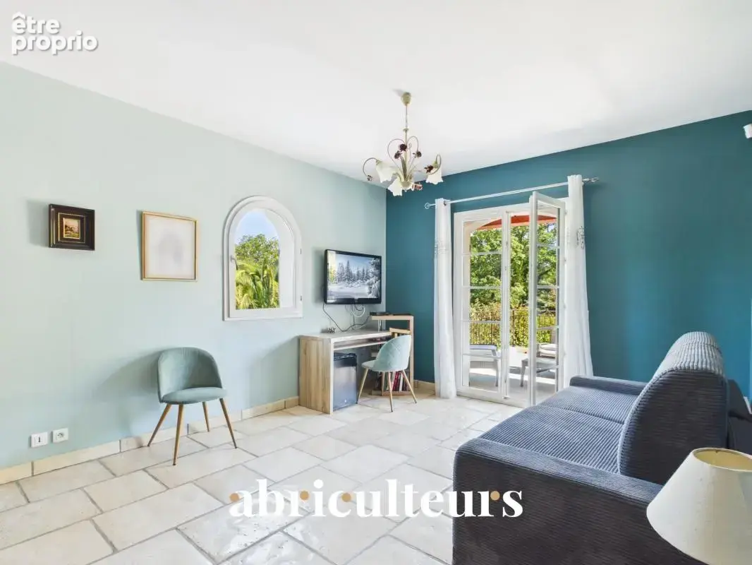 Élégante villa familiale de 250 m² en vente sur Montauroux (83440) - photo 12