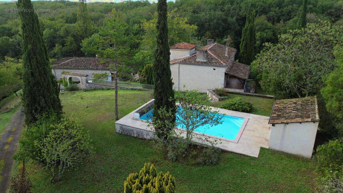 Maison à MONTAIGU-DE-QUERCY