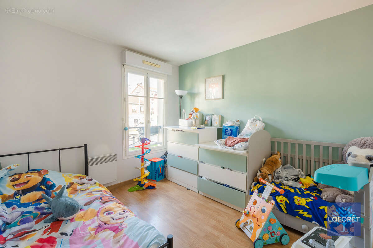 Appartement à LES PAVILLONS-SOUS-BOIS